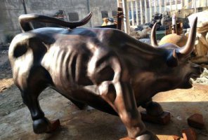 华尔街牛青铜雕塑