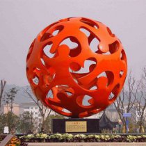 不锈钢欢聚剪影人物镂空球雕塑