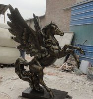 飞马动物铜雕-吹喇叭骑着飞马的雕塑
