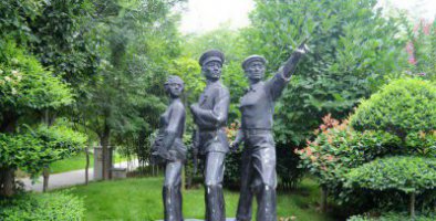 公园解放军和男孩女孩人物铜雕