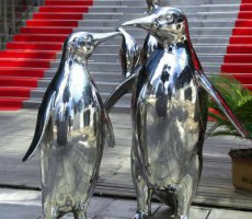 不锈钢企鹅雕塑
