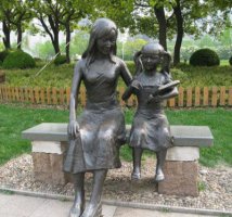 母女人物铜雕-校园不锈钢人物雕塑