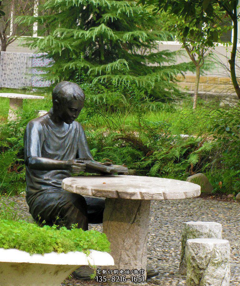 公园看书的男孩人物铜雕