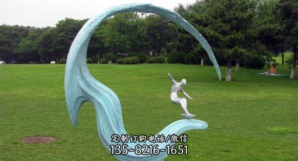 公園沖浪人物銅雕