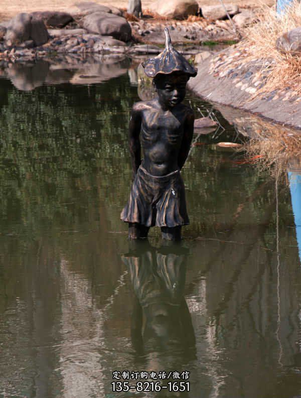 公园头戴荷叶的男孩人物铜雕