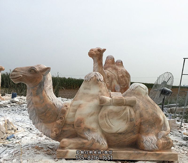 晚霞红石雕骆驼动物雕塑图片