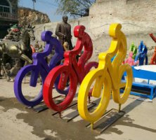 不锈钢抽象骑单车运动人物雕塑1