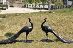 公园青铜孔雀雕塑