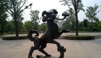 公园抽象狗铜雕