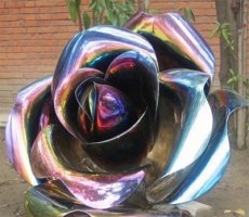 彩色创意不锈钢玫瑰雕塑