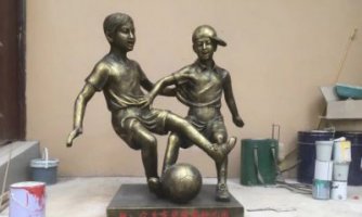 踢球人物铜雕-园林人物雕塑