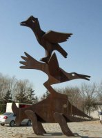 公园抽象野猪和乌鸦动物铜雕