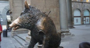 步行街野猪景观铜雕