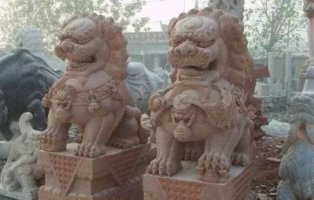 晚霞红北京狮雕塑