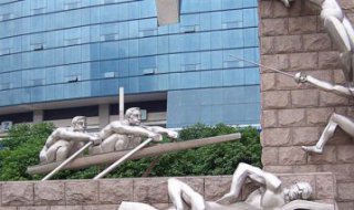 不锈钢运动员抽象街边景观雕塑