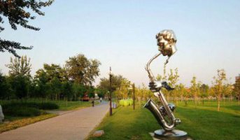 公园不锈钢抽象吹萨克斯雕塑  