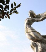 不锈钢女娲神话人物雕塑