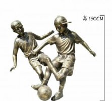 踢足球人物铜雕112