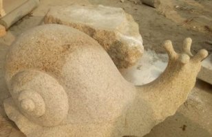 砂岩蜗牛石雕-给雕像尖壳蜗牛粘液