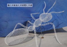 不锈钢镂空蚂蚁雕塑 1