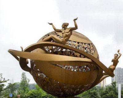 铜雕镂空圆球和几何人物