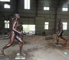 铜雕跑步女生-女生学浮雕