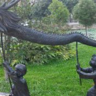 公园舞龙的小孩小品铜雕