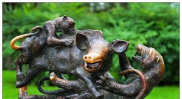 公园豹子蛇和猪动物铜雕