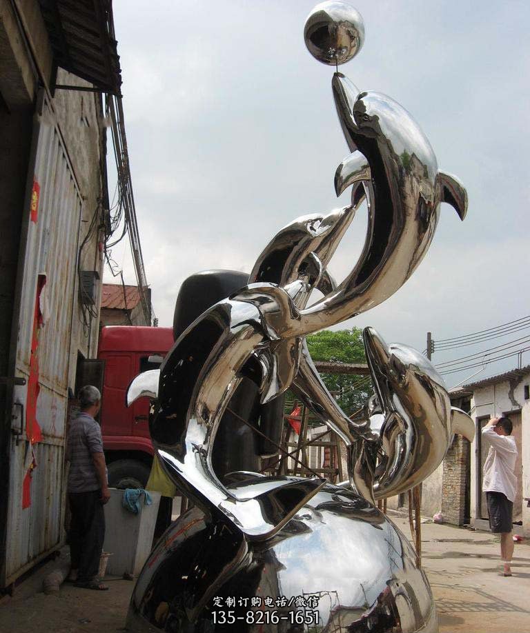 不锈钢海豚戏球广场雕塑