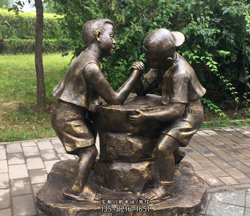 公园人物掰腕子的儿童铜雕