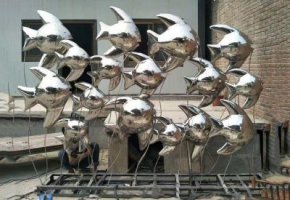 不锈钢镜面公园鱼群雕塑