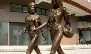 现代女郎步行街人物铜雕