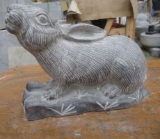 青石兔子雕塑-仿真兔子雕塑