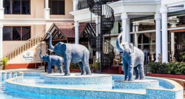 别墅泳池大象景观雕塑