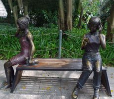 现代时尚女孩公园景观铜雕