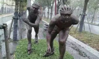 轮滑运动公园人物铜雕