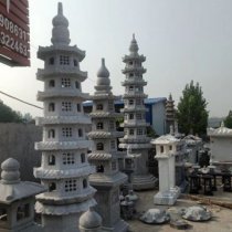 寺庙大型石灯石塔