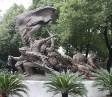 冲锋的军人铜雕人物群情景景观雕塑