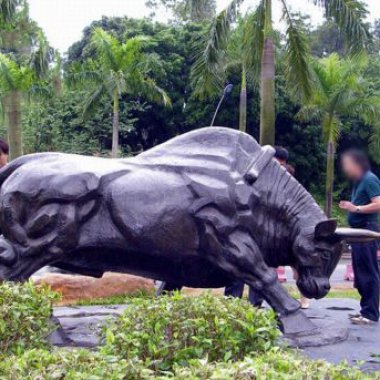 大型公园动物牛铜雕塑