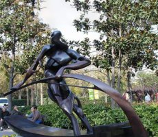 抽象人物划船公园景观铜雕