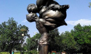 公园接吻的人物景观铜雕