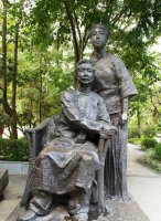 鲁迅名人和妻子铜雕