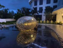 不锈钢发光蛋型镂空球景观雕塑