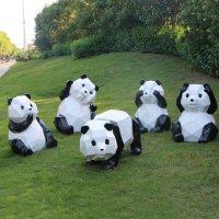 熊猫雕塑-城市公园幼儿园摆放几何熊猫玻璃钢雕塑