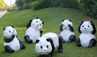 熊猫雕塑-城市公园幼儿园摆放几何熊猫玻璃钢雕塑