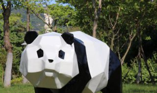 熊猫雕塑-户外公园草坪块面玻璃钢熊猫雕塑