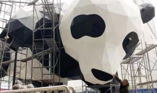 熊猫雕塑-城市户外大型仿真玻璃钢几何熊猫雕塑