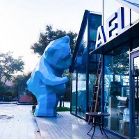 熊雕塑-景区商场熊爬窗造型玻璃钢熊雕塑
