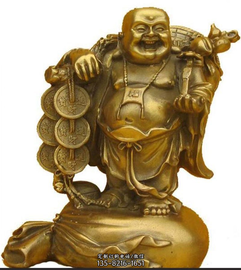弥勒佛雕塑-户外喷金烤漆扛着铜钱的弥勒佛雕塑
